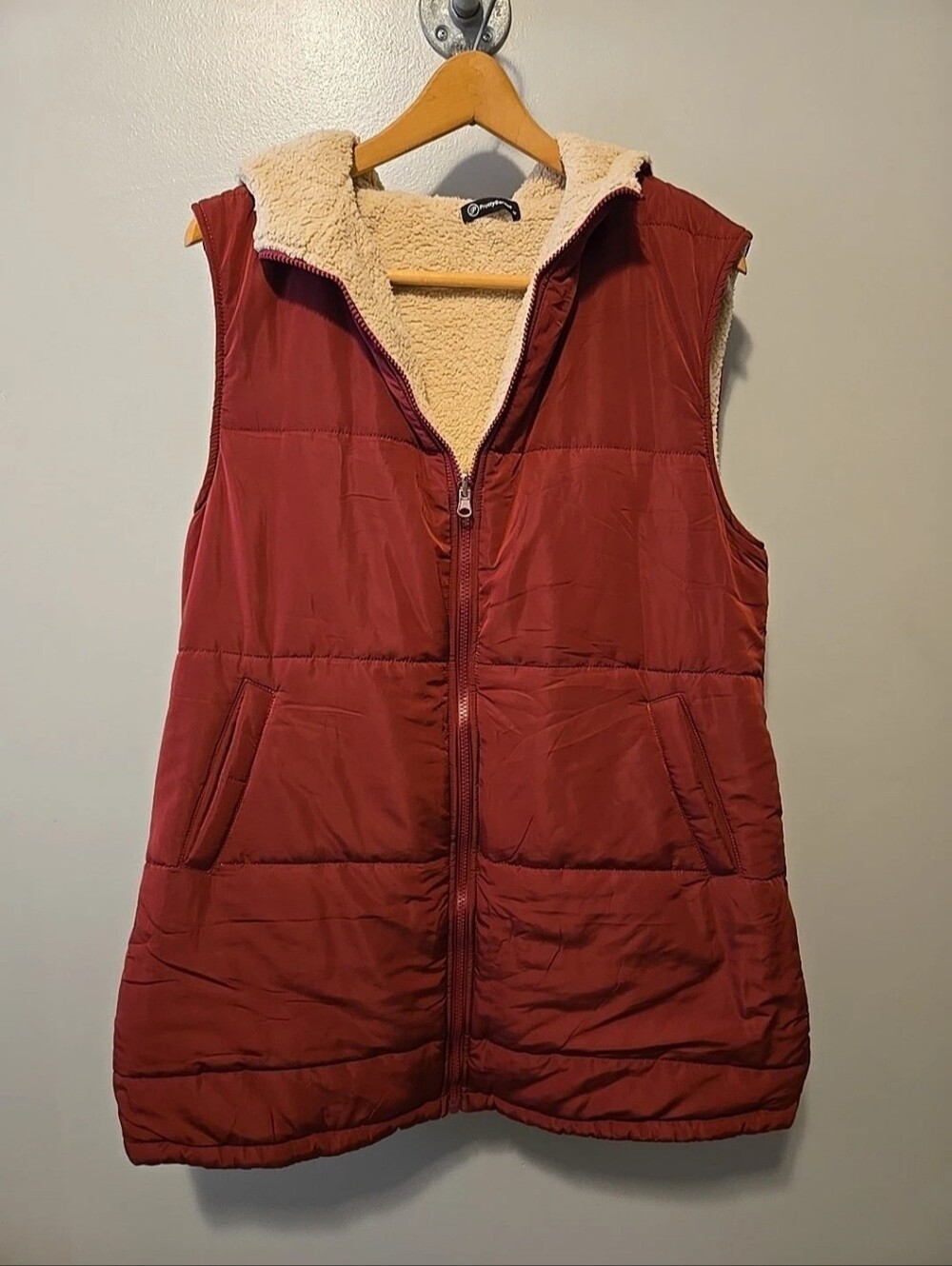 Sherpa Lined Vest Women's Size M Hood Maroon/Red Zip Up